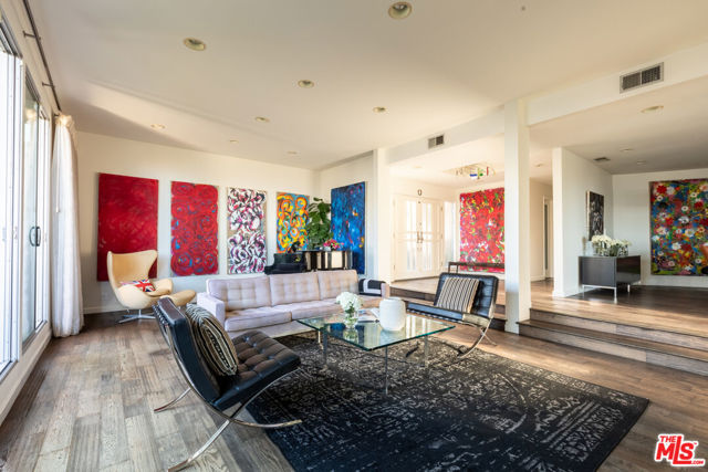 2224 Hercules Drive, Los Angeles CA: https://media.crmls.org/mediaz/04b8c2bc-9e46-4100-822d-e29fc70aa884.jpg