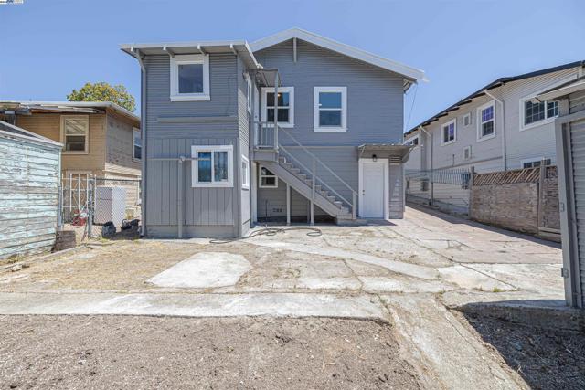 4015 SAN JUAN ST, Oakland CA: https://media.crmls.org/mediaz/04b91fd0-f7ef-474c-8028-f721102be402.jpg