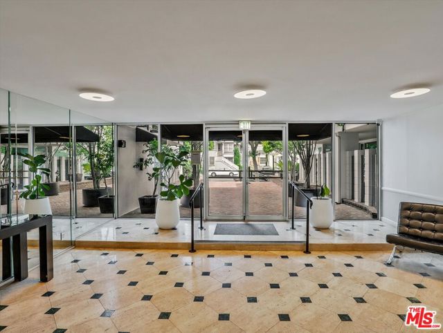 9950 Durant Drive, Beverly Hills CA: https://media.crmls.org/mediaz/04b934cf-94b6-4445-aff1-e4aff5a229ef.jpg