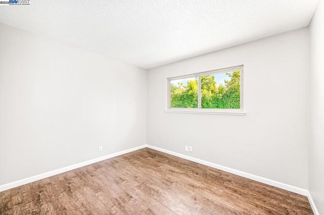 1059 Lakehurst Rd, Livermore CA: https://media.crmls.org/mediaz/04b9d6ae-e338-401a-bda8-6b54bc9707bd.jpg