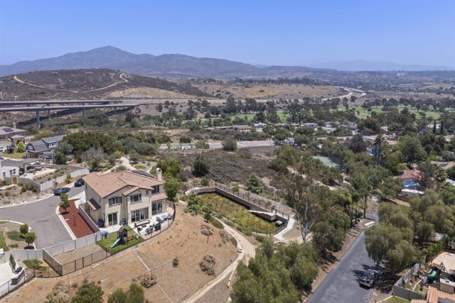 8304 The Grant Place, Bonita CA: https://media.crmls.org/mediaz/04b9e54c-30e7-4e78-8970-a40495d75539.jpg