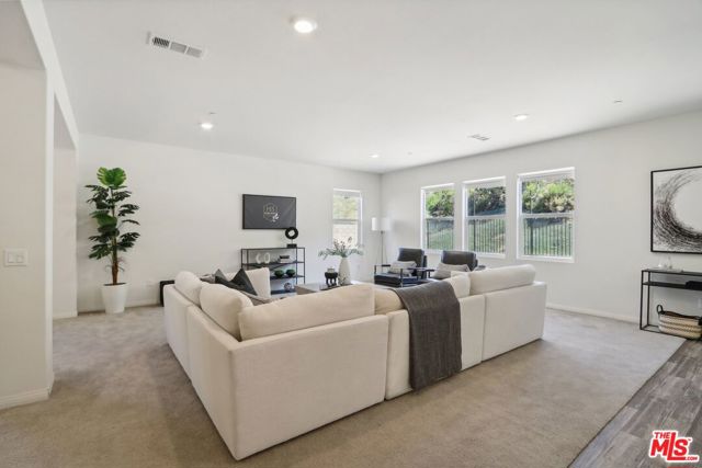 19317 Bension Drive, Santa Clarita CA: https://media.crmls.org/mediaz/04ba9026-a892-439a-8785-a3cec5f1c034.jpg