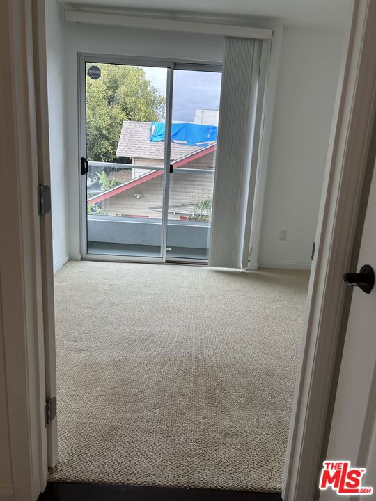 1150 S Oxford Avenue, Los Angeles CA: https://media.crmls.org/mediaz/04bab64c-b9db-4b4a-b865-2137f9e6fa1a.jpg