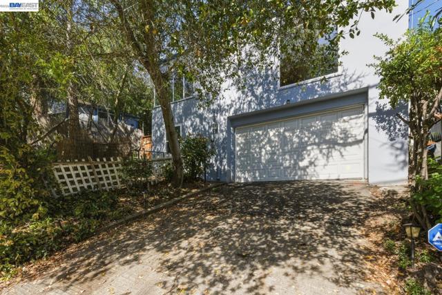 3890 Serrano St, Martinez CA: https://media.crmls.org/mediaz/04badcce-4969-4d10-a524-e52f17f8aa35.jpg