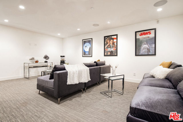 934 1st Street, Manhattan Beach CA: https://media.crmls.org/mediaz/04bb33b0-15d5-4241-b2a0-b7c994bba0cd.jpg
