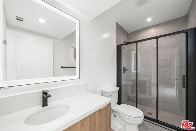 4922 S Centinela Avenue, Los Angeles CA: https://media.crmls.org/mediaz/04bbebd3-a619-4390-9df7-fb7547eb676f.jpg