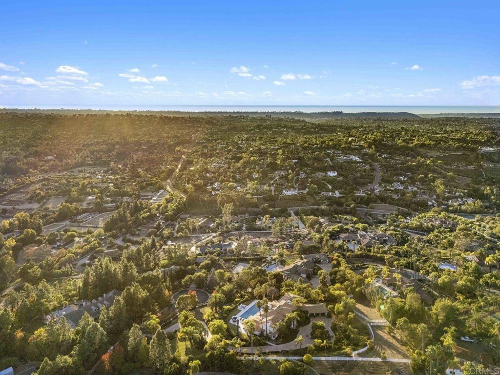 https://media.crmls.org/mediaz/04bbf4f5-6613-4b96-9c4f-8248737c0f71.jpg?preset=X-Large