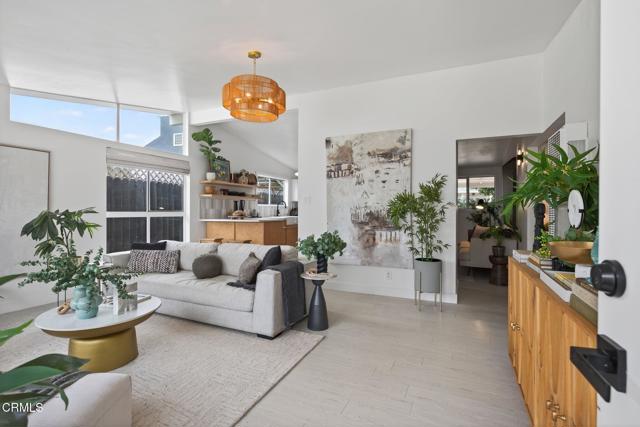 Detail Gallery Image 2 of 35 For 1128 Cornwall Ln, Ventura,  CA 93001 - 3 Beds | 1 Baths