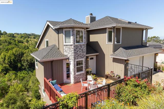 10353 Royal Oak Rd, Oakland CA: https://media.crmls.org/mediaz/04bd0167-9e96-4520-aa59-bf5e33966b44.jpg