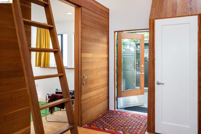 Image 22 of 32 For 2484 Martin Luther King Jr Way