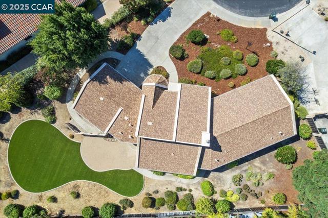 2323 Grosvenor Heights Ct, Livermore CA: https://media.crmls.org/mediaz/04bd0f47-cf86-4930-8781-b3e8c4a5caa1.jpg