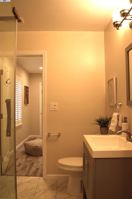 2412 8Th St, Berkeley CA: https://media.crmls.org/mediaz/04bdc3e3-969f-4fd7-93ed-2163ca45890a.jpg