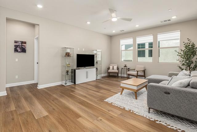 Detail Gallery Image 15 of 44 For 675 Westbrook Loop, San Marcos,  CA 92078 - 5 Beds | 4/1 Baths