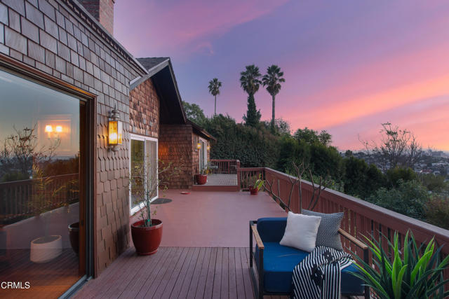 3880 Clayton W Avenue, Los Angeles CA: https://media.crmls.org/mediaz/04be0656-af74-498a-9a43-4c5da87b7501.jpg