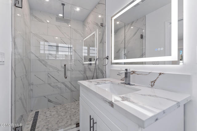9800 Geyser Avenue, Northridge CA: https://media.crmls.org/mediaz/04be33ef-a455-4cb9-9319-995d28b69753.jpg