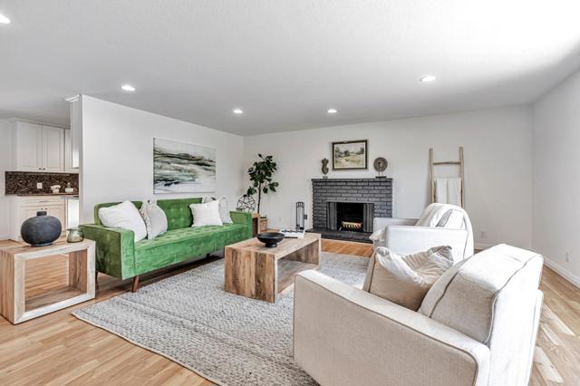 1081 Oak Street, Hollister CA: https://media.crmls.org/mediaz/04bee53e-8709-4089-9534-de39edde5a6e.jpg