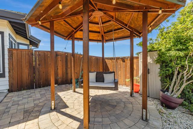 11550 Skyline Boulevard, Oakland CA: https://media.crmls.org/mediaz/04bf18f9-1bb8-464b-9510-31bf1050515a.jpg