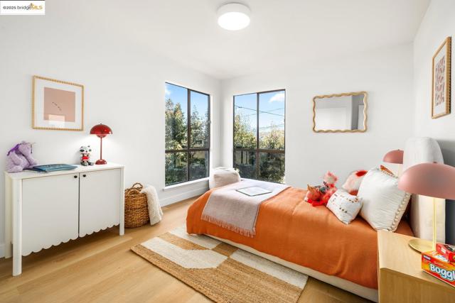 568 Vistamont Ave, Berkeley CA: https://media.crmls.org/mediaz/04bf24f6-b4b5-464a-9283-0fc483265f13.jpg