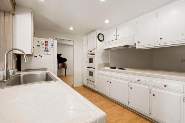 Detail Gallery Image 14 of 54 For 602 Fresca St, Solana Beach,  CA 92075 - 4 Beds | 2 Baths