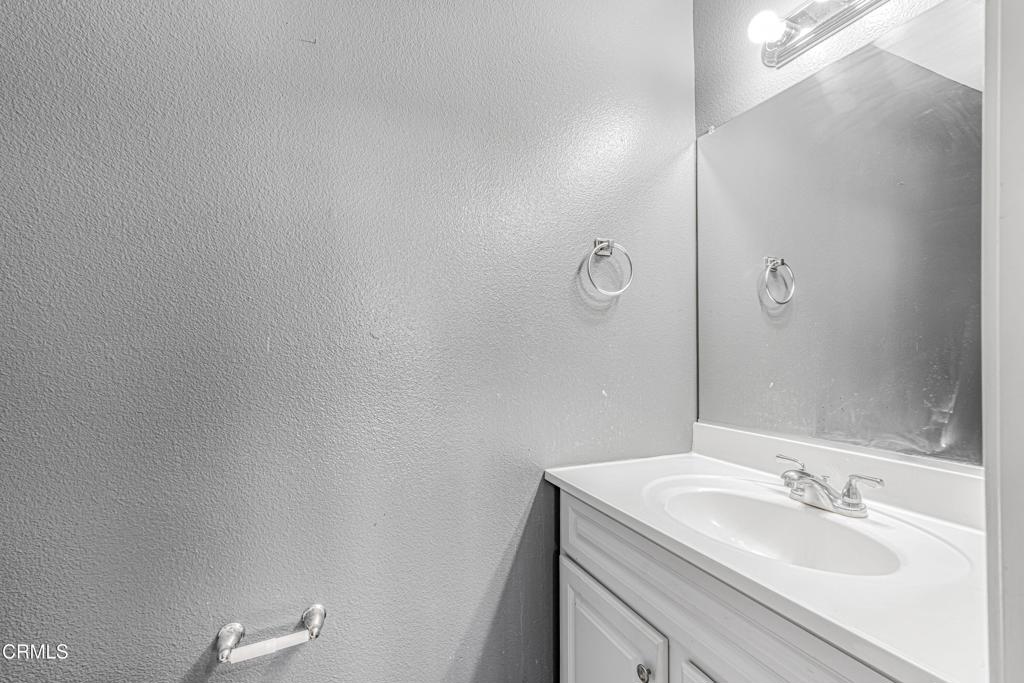 https://media.crmls.org/mediaz/04bfe6c1-a55c-4a76-8f1b-84945f2352ff.jpg?preset=X-Large