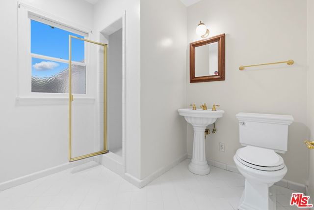 4909 Morse Avenue, Sherman Oaks CA: https://media.crmls.org/mediaz/04c019bb-4d9e-4517-a1cf-05a9965ee74f.jpg