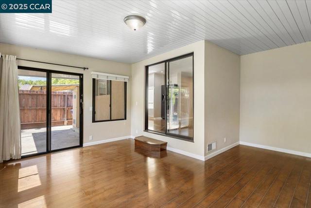 15745 Via Corta, San Lorenzo CA: https://media.crmls.org/mediaz/04c08557-4700-4d3e-902e-d74159625d05.jpg