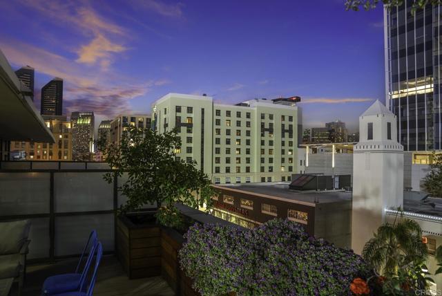 Detail Gallery Image 5 of 66 For 325 7th Ave #212,  San Diego,  CA 92101 - 3 Beds | 2/1 Baths