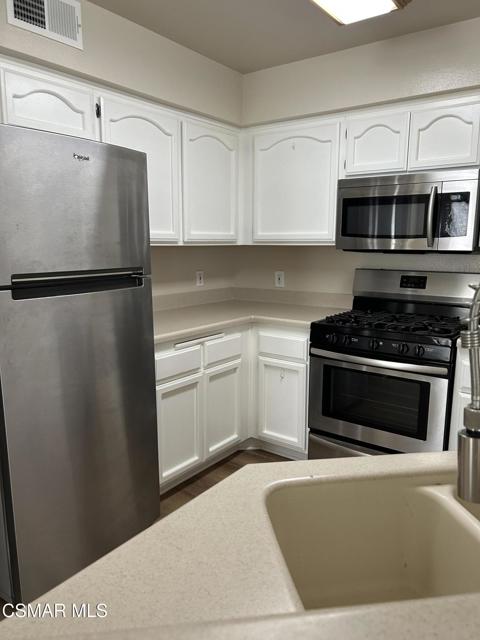 3376 Holly Grove Street, Westlake Village CA: https://media.crmls.org/mediaz/04c0988b-912f-4a5e-9763-af0c11f5c23d.jpg