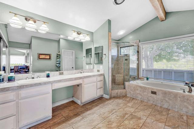 17505 Corte Lomas Verde, Poway CA: https://media.crmls.org/mediaz/04c17eca-48b6-4e73-a102-fbc858324143.jpg