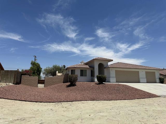 31100 Desert Palm Drive, Thousand Palms CA: https://media.crmls.org/mediaz/04c24804-ad95-4970-a8e7-2e4ded79dd1f.jpg