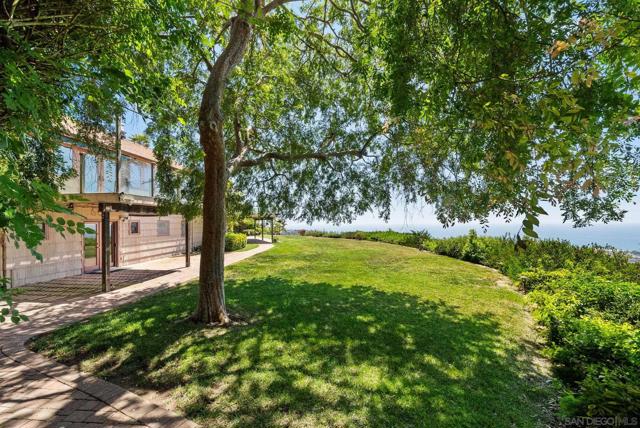7330 Brodiaea Way, La Jolla CA: https://media.crmls.org/mediaz/04c303e5-a210-4c24-9dea-f3952850c5f5.jpg
