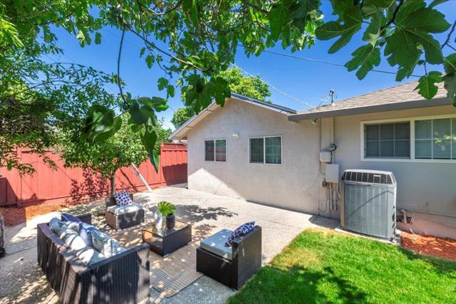 3562 Earl Drive, Santa Clara CA: https://media.crmls.org/mediaz/04c343d7-b353-47e2-ad71-e76dcc69012a.jpg