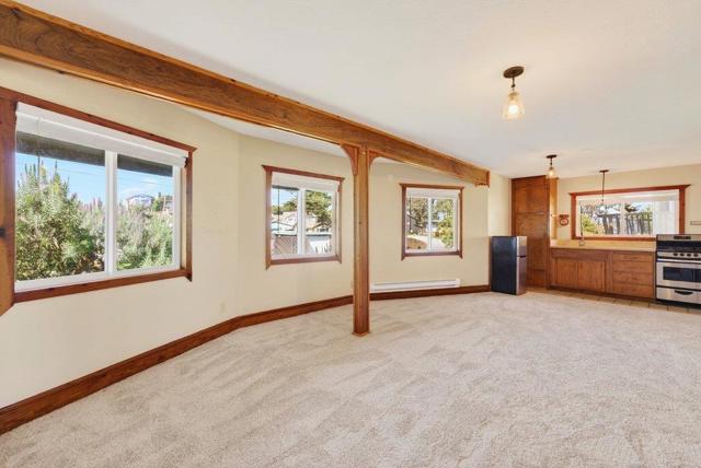 1 Gray Way, Watsonville CA: https://media.crmls.org/mediaz/04c3c089-26d6-4603-b7b6-7cbdfefaf445.jpg