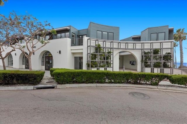 5490 La Jolla Blvd, La Jolla CA: https://media.crmls.org/mediaz/04c3dece-6205-4dc0-9329-fb1e9afbdf24.jpg