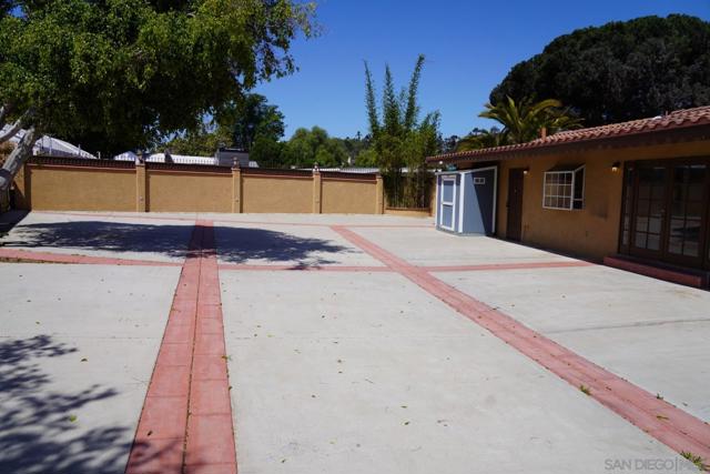 68 E Bonita Rd, Chula Vista CA: https://media.crmls.org/mediaz/04c3e14e-1ae8-4bf0-9bd5-0d054671686a.jpg