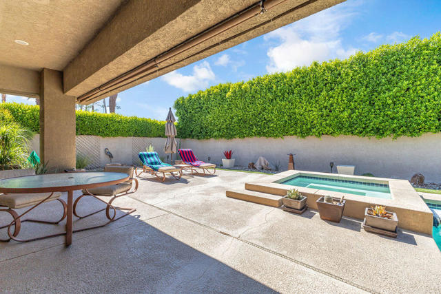 29 El Roble Court, Rancho Mirage CA: https://media.crmls.org/mediaz/04c40a1a-2a82-4aef-b637-a08fcc4e9ac0.jpg