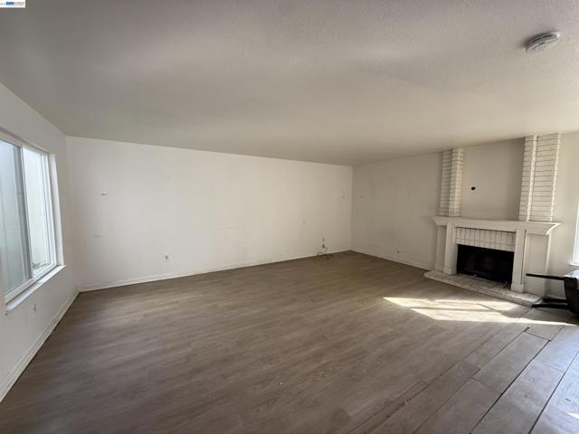2203 Glenmount Dr, Pittsburg CA: https://media.crmls.org/mediaz/04c42871-4bb0-4fe6-9935-84a4aa75f9a5.jpg