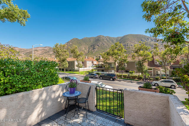 6208 Corte Antigua, Camarillo CA: https://media.crmls.org/mediaz/04c43c8a-24b4-4a09-bd86-edae07167634.jpg