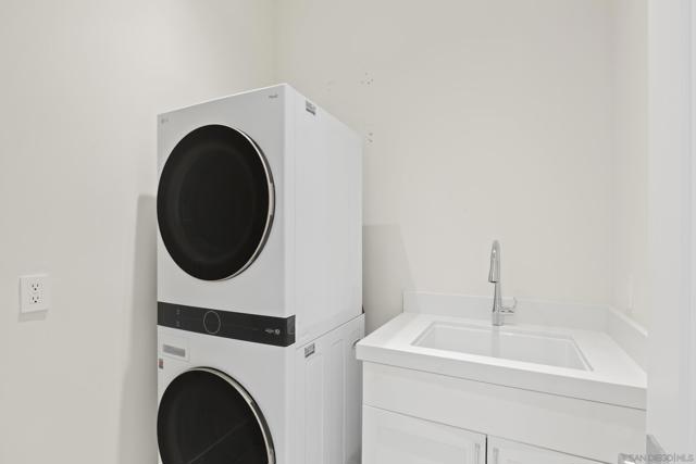 7216 FAY AVE, La Jolla CA: https://media.crmls.org/mediaz/04c4623c-7339-4203-8c2c-2ff6046f64f5.jpg