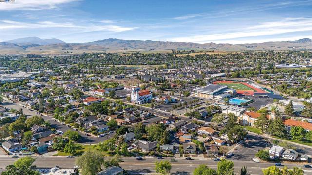 1153 Sherry Way, Livermore CA: https://media.crmls.org/mediaz/04c46ab1-90ce-49ee-9c49-a0cbe93e2fcd.jpg