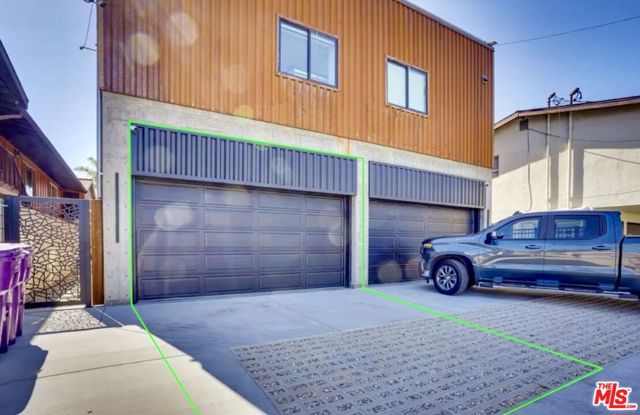 916 Roswell Avenue, Long Beach CA: https://media.crmls.org/mediaz/04c4966f-4699-4212-831b-9e260bc38880.jpg