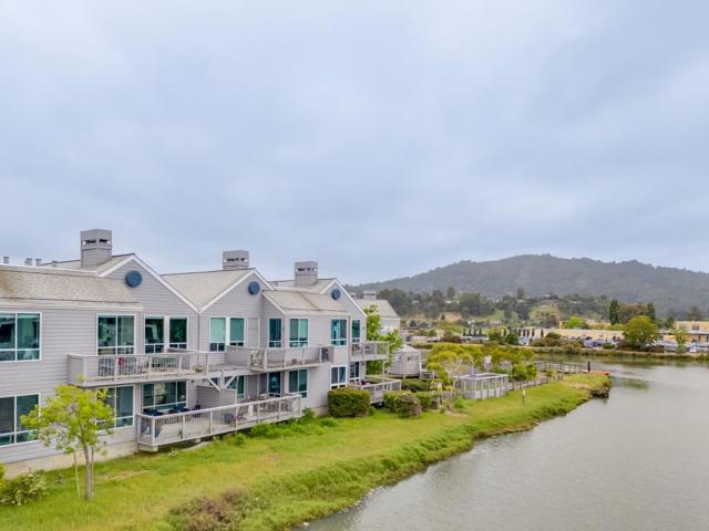 100 Lucky Drive, Corte Madera CA: https://media.crmls.org/mediaz/04c557da-9ad3-46fc-9071-71a9ee384a2f.jpg