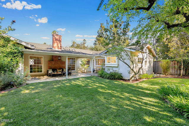 4929 Oakwood Avenue, La Canada Flintridge CA: https://media.crmls.org/mediaz/04c5e530-4d39-4e96-8cce-e5f2c1099fbf.jpg