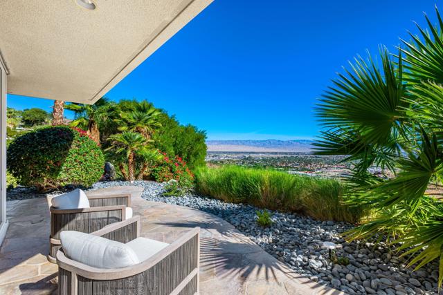 3295 Tiger Tail Lane, Palm Springs CA: https://media.crmls.org/mediaz/04c63e79-b26a-4801-9f36-8f940fe1c692.jpg