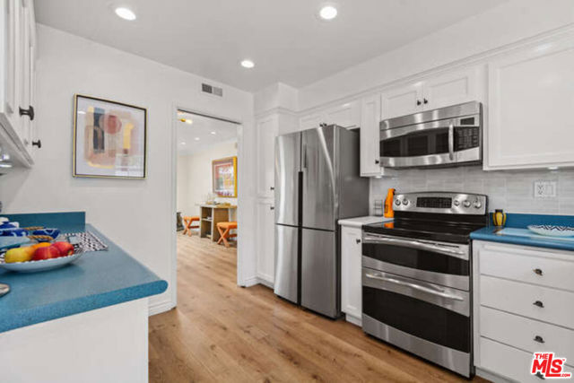 16951 Canyon Lane, Huntington Beach CA: https://media.crmls.org/mediaz/04c6e76c-4738-4877-9c42-7ab1b3793b2e.jpg