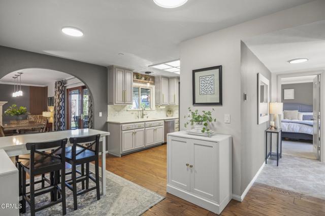 122 Taft Avenue, Ventura CA: https://media.crmls.org/mediaz/04c71628-33f1-4ebe-a6cf-65d02d3f029a.jpg