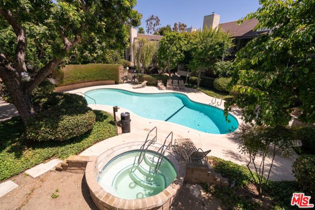 8110 Manitoba Street, Playa del Rey CA: https://media.crmls.org/mediaz/04c721ed-2472-429f-8cf7-432ed630da66.jpg