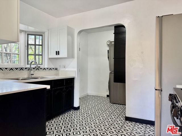 2927 S West View Street, Los Angeles CA: https://media.crmls.org/mediaz/04c7e28e-b747-489e-ac26-1e1529ccfc21.jpg