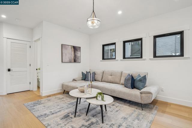 1126 Brighton Ave, Albany CA: https://media.crmls.org/mediaz/04c7ecf8-3643-4506-93d2-464ff4951bac.jpg