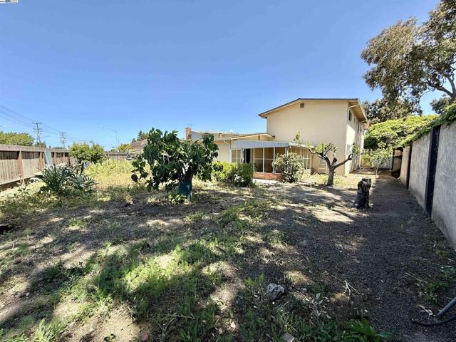 809 Coburn Ct, San Leandro CA: https://media.crmls.org/mediaz/04c87af4-daa2-4aa4-9d84-ded9232290d1.jpg